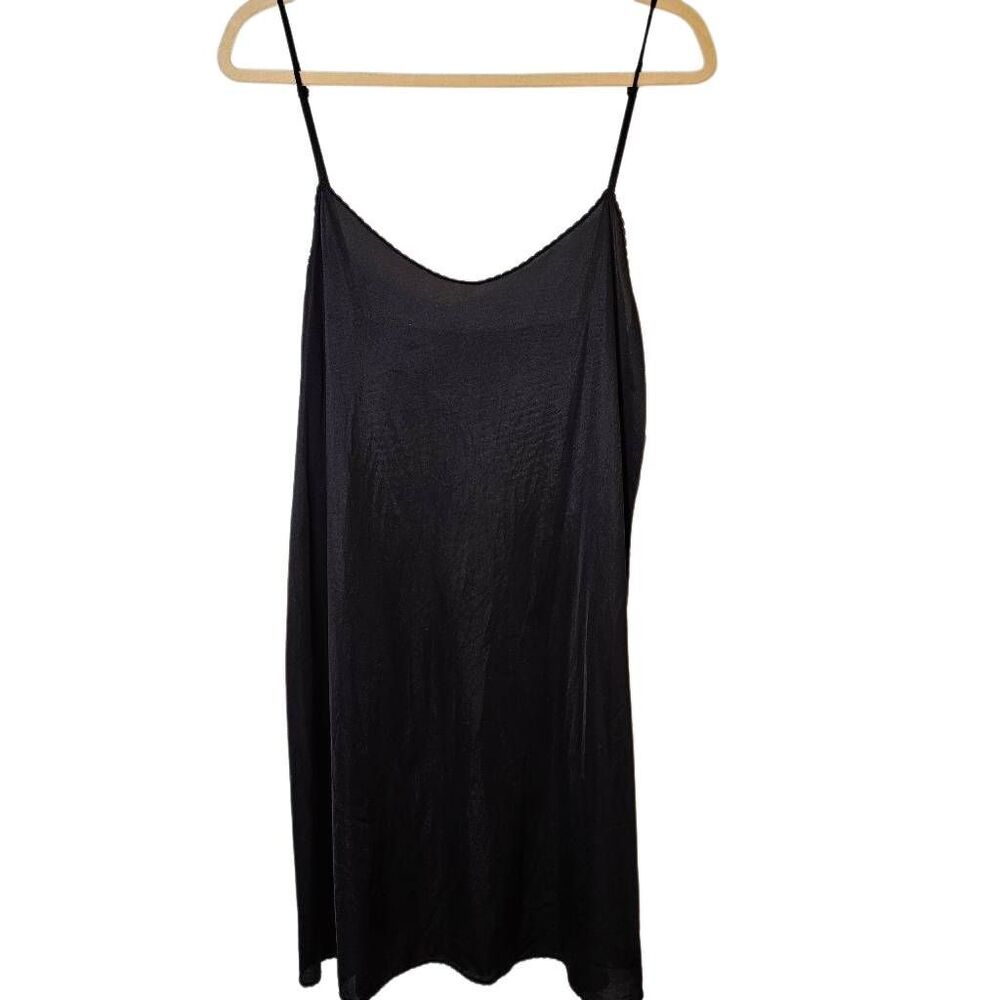Vassarette black full slip, above knee. Size M. #994